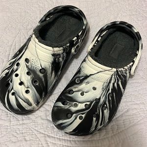 Crocs brand new tye dye size 8